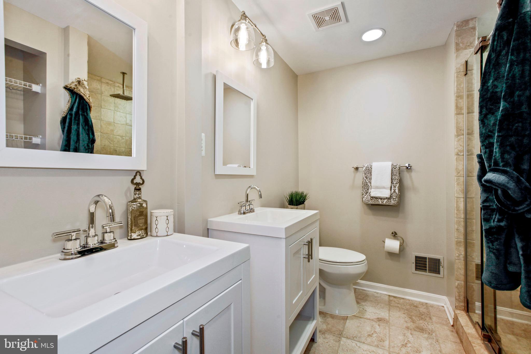 11366 Baroque Road Silver Spring, MD 20901 - Photo 16 of 26 Full Bathroom 1 off Owner Suite