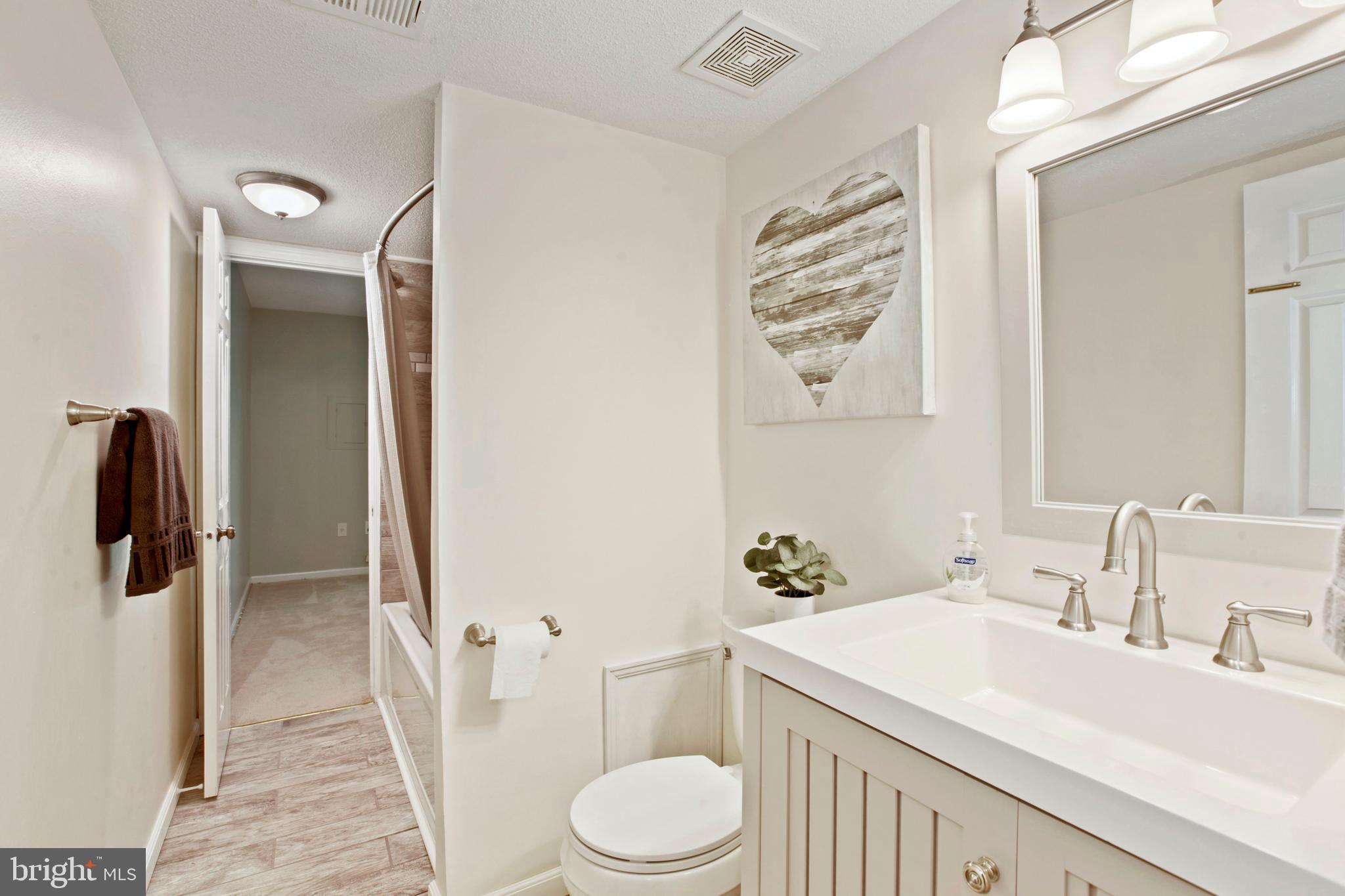 11366 Baroque Road Silver Spring, MD 20901 - Photo 23 of 26 Full Bathroom 3 connected to Fam Room and BR3