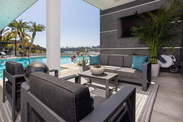 a view of entryway and hall