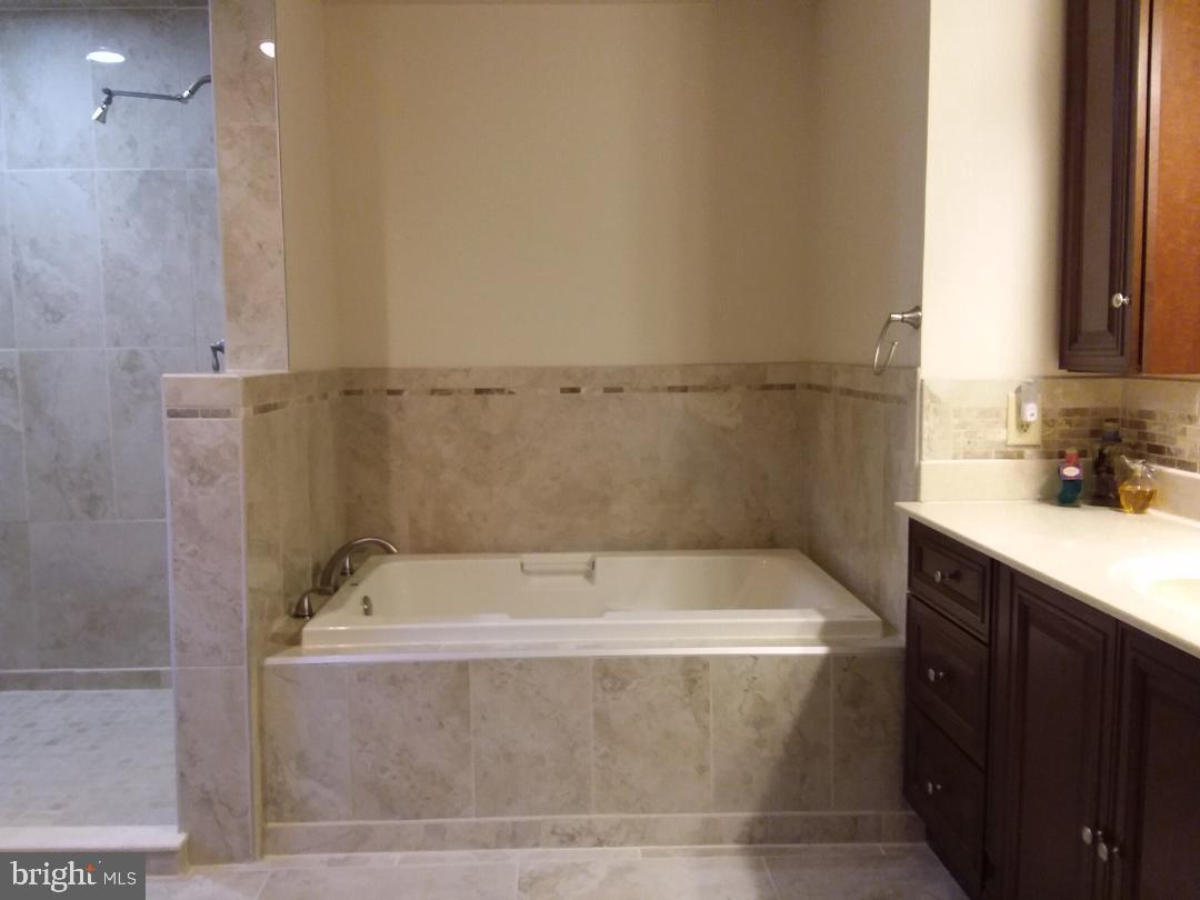 348 Eayrestown Road Southampton, NJ 08088 - Photo 20 of 32 a bathroom with a bathtub and sink