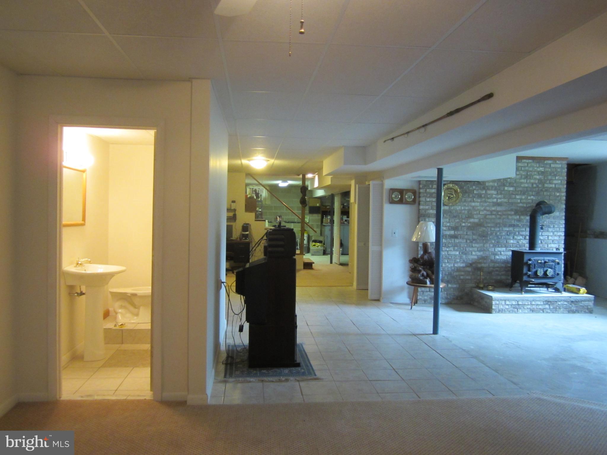 348 Eayrestown Road Southampton, NJ 08088 - Photo 22 of 32 a view of lobby with livingroom