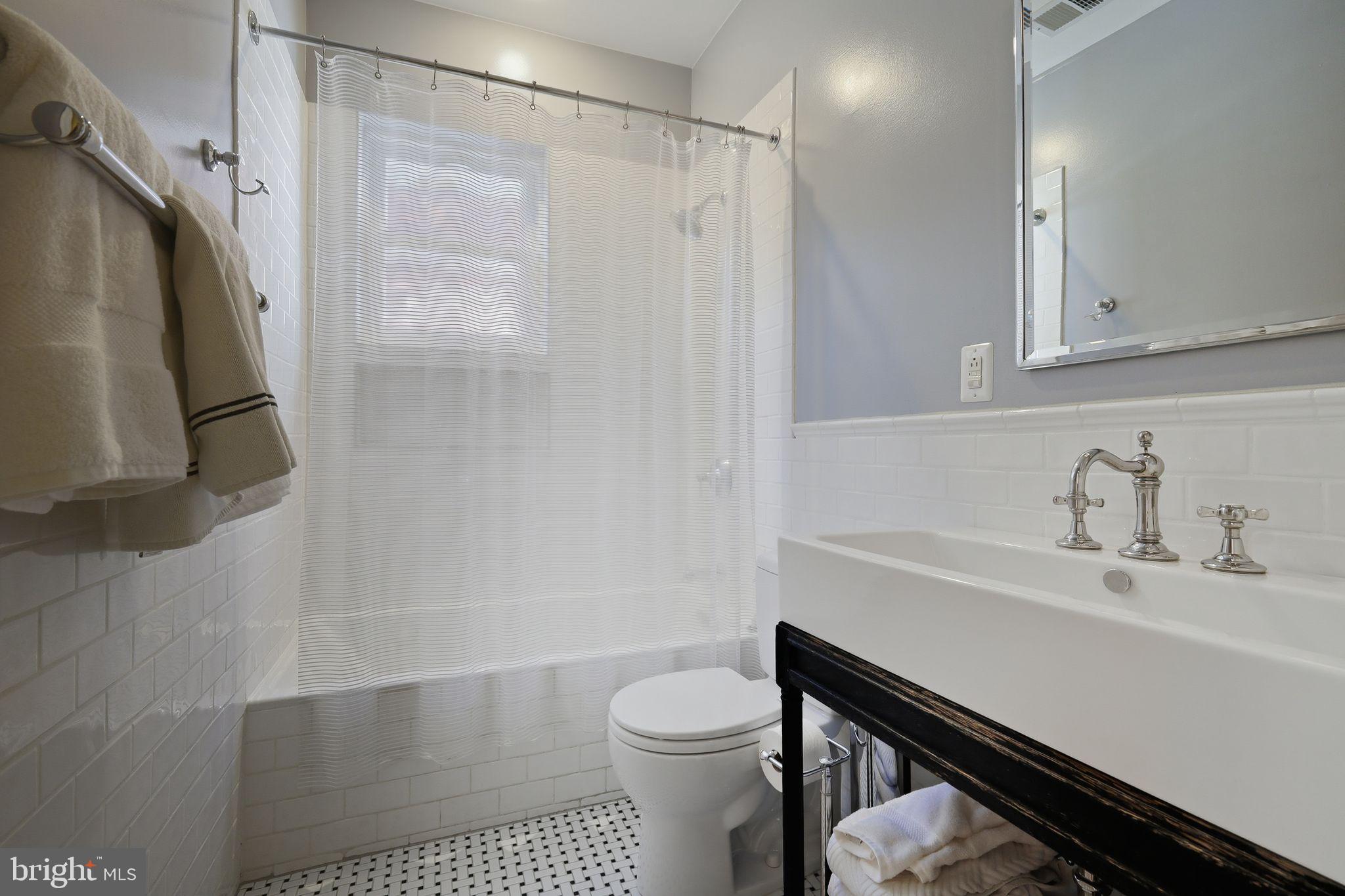 33 Q Street Northeast Washington, DC 20002 - Photo 16 of 28 Hall Bath