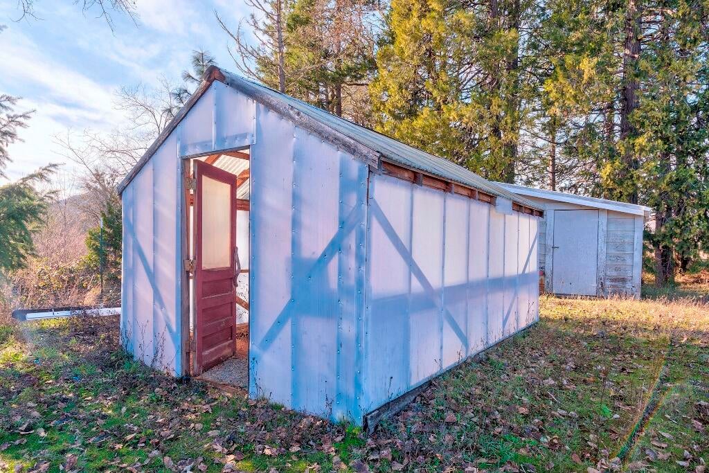 111 Norman Road Selma, OR 97538 - Photo 9 of 43 Green House