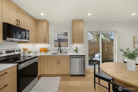 $699,950 | 14321 C Interlake Avenue North, Seattle, WA 98133