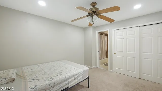 en bedroom with a bed and a ceiling fan