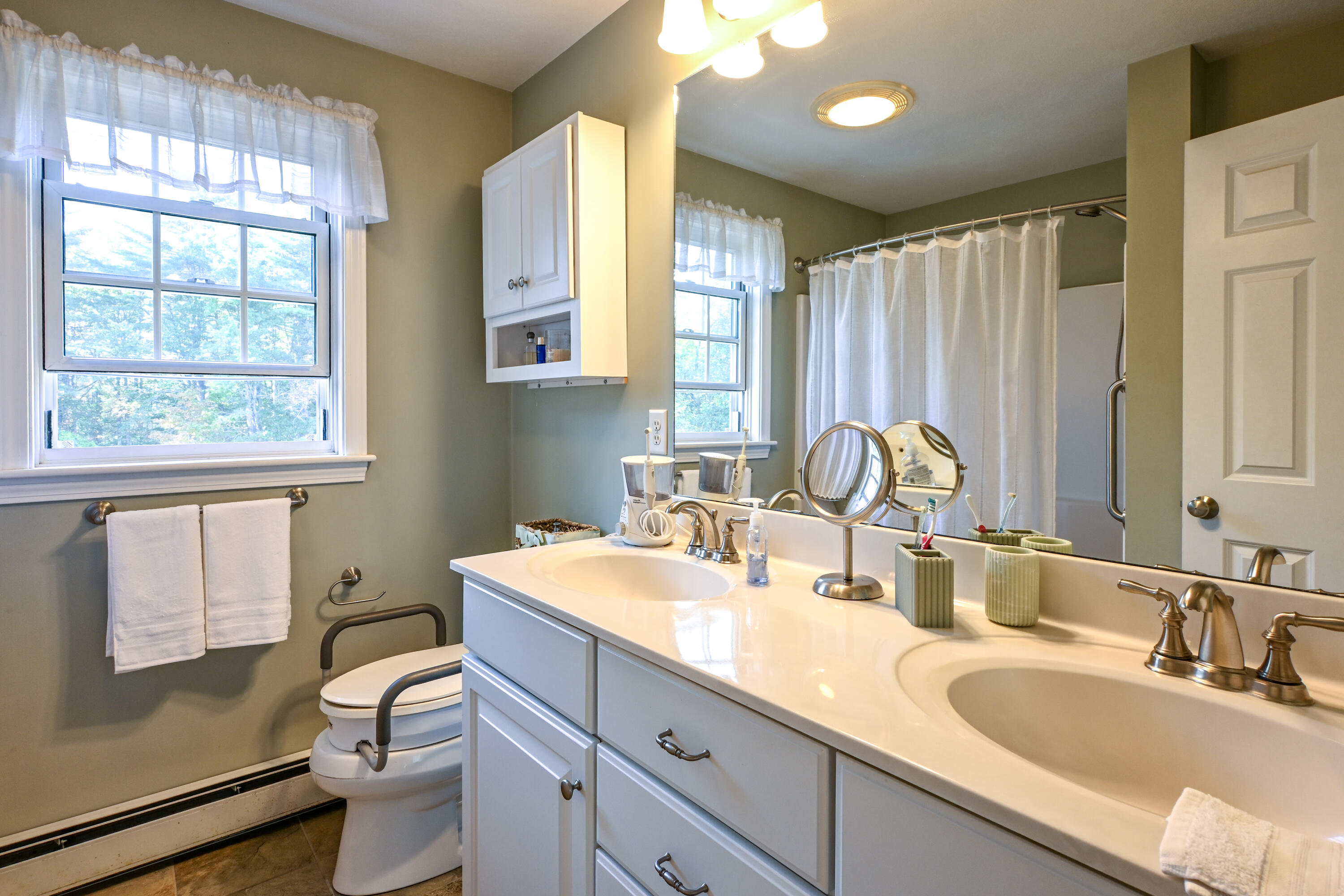 28 East Wind Drive Buxton, ME 04093 - Photo 33 of 58 Primary BR Bath