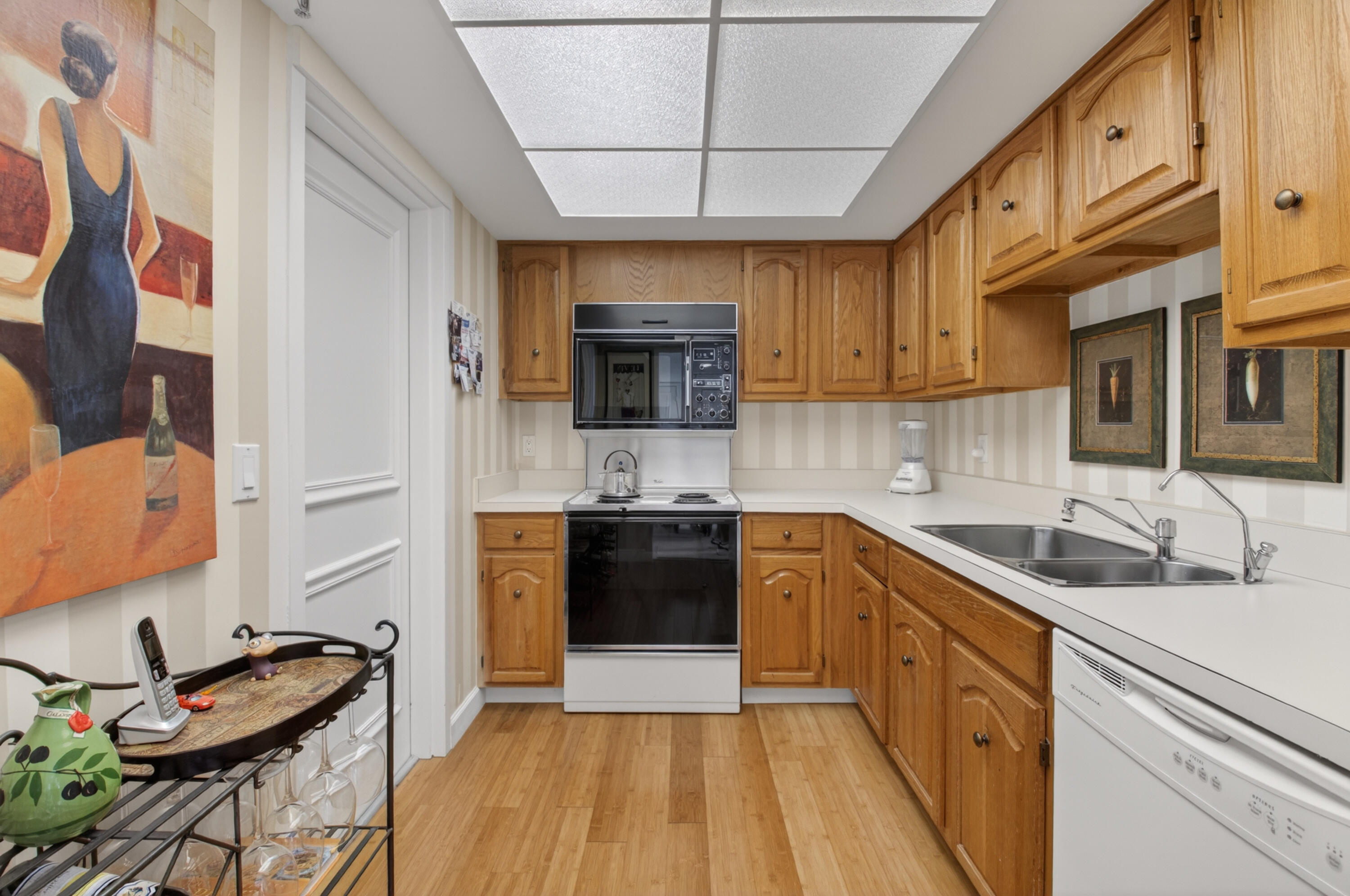 6797 Willow Wood Drive, Unit 6056 Boca Raton, FL 33434 - Photo 3 of 62 Kitchen