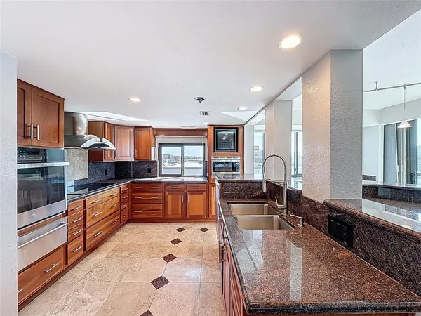 $5,500 | 201 West Laurel Street, Unit 1006, Tampa, FL 33602