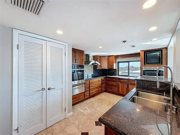 $5,500 | 201 West Laurel Street, Unit 1006, Tampa, FL 33602