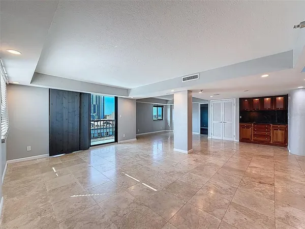 $5,500 | 201 West Laurel Street, Unit 1006, Tampa, FL 33602