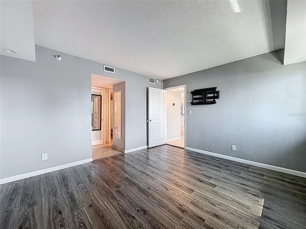 $5,500 | 201 West Laurel Street, Unit 1006, Tampa, FL 33602