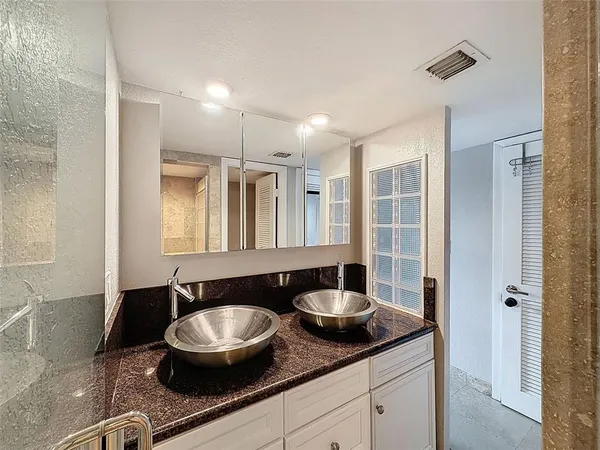 $5,500 | 201 West Laurel Street, Unit 1006, Tampa, FL 33602