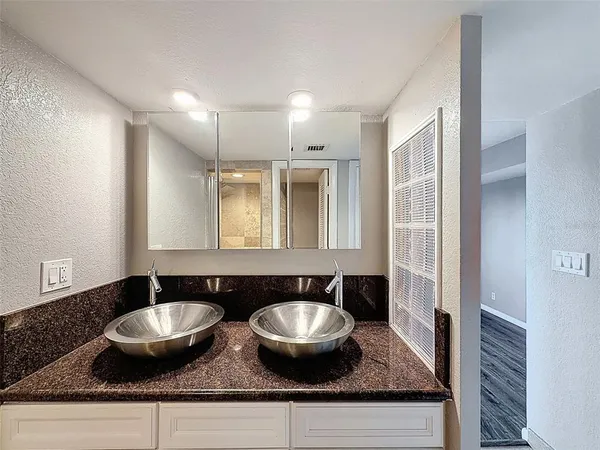 $5,500 | 201 West Laurel Street, Unit 1006, Tampa, FL 33602