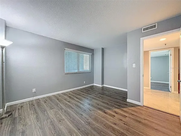 $5,500 | 201 West Laurel Street, Unit 1006, Tampa, FL 33602