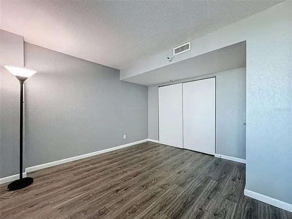 $5,500 | 201 West Laurel Street, Unit 1006, Tampa, FL 33602