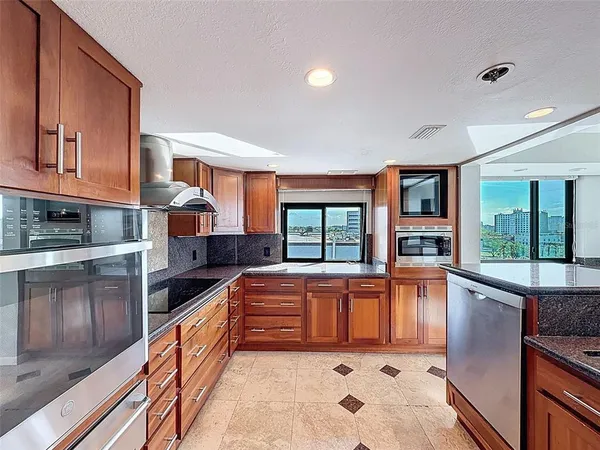 $5,500 | 201 West Laurel Street, Unit 1006, Tampa, FL 33602