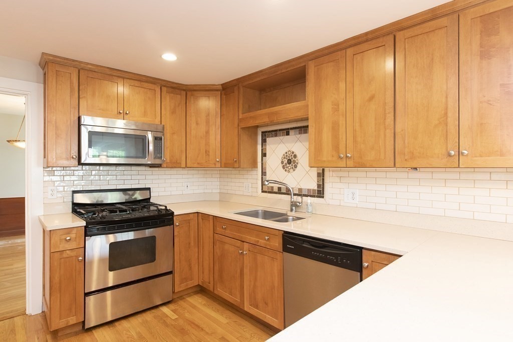 237-239 South Street Hingham, MA 02043 - Photo 5 of 36