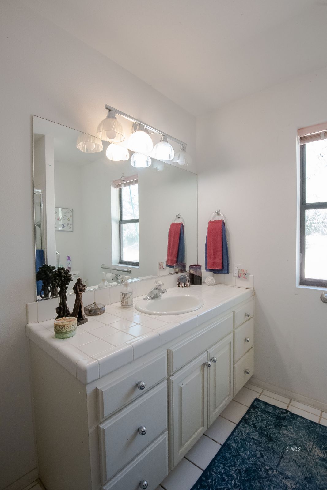 133 Summit Road Bishop, CA 93514 - Photo 18 of 21 Bath room