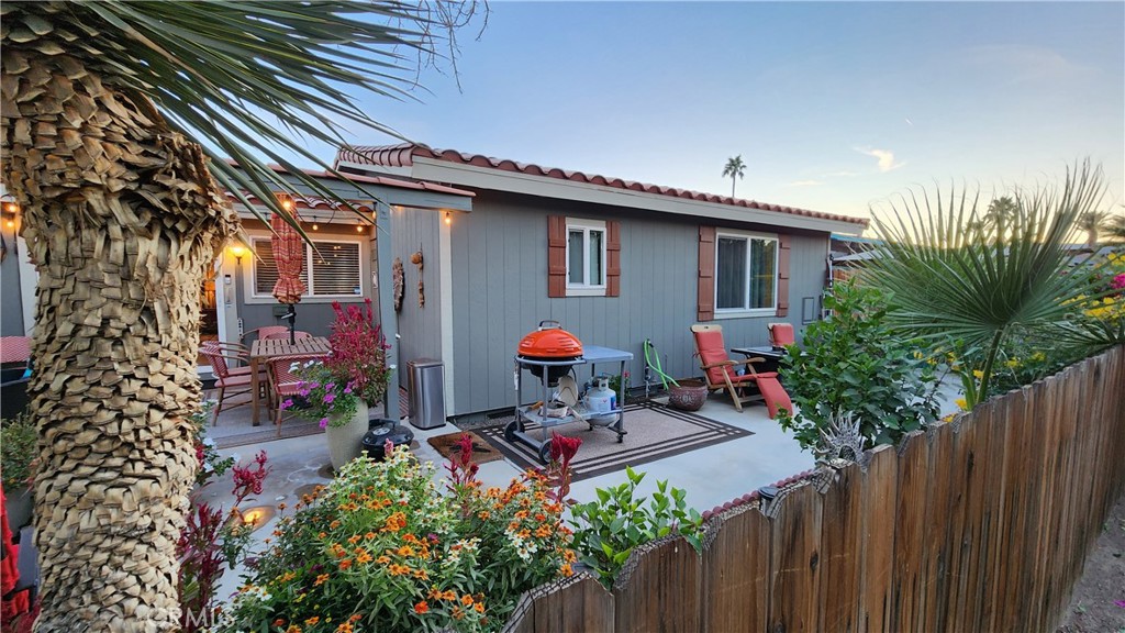 81641 Ave 48, Unit SPC 104 Indio, CA 92201 - Photo 11 of 50 a potted plant sitting in front of a house