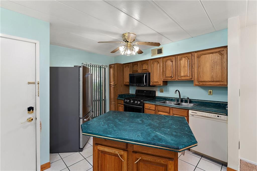 2034 Swallow Hill Road, Unit 421 Pittsburgh, PA 15220 - Photo 8 of 27 Gallery Image 8