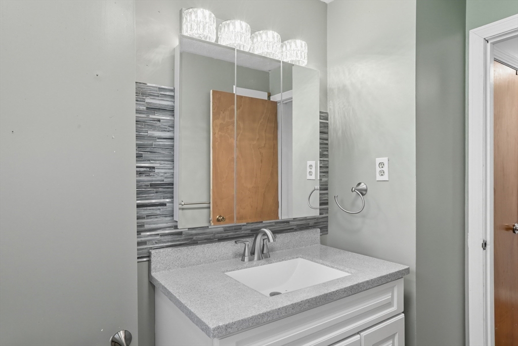 42 Fairmeadow Road Wilmington, MA 01887 - Photo 22 of 28 Gallery Image 22