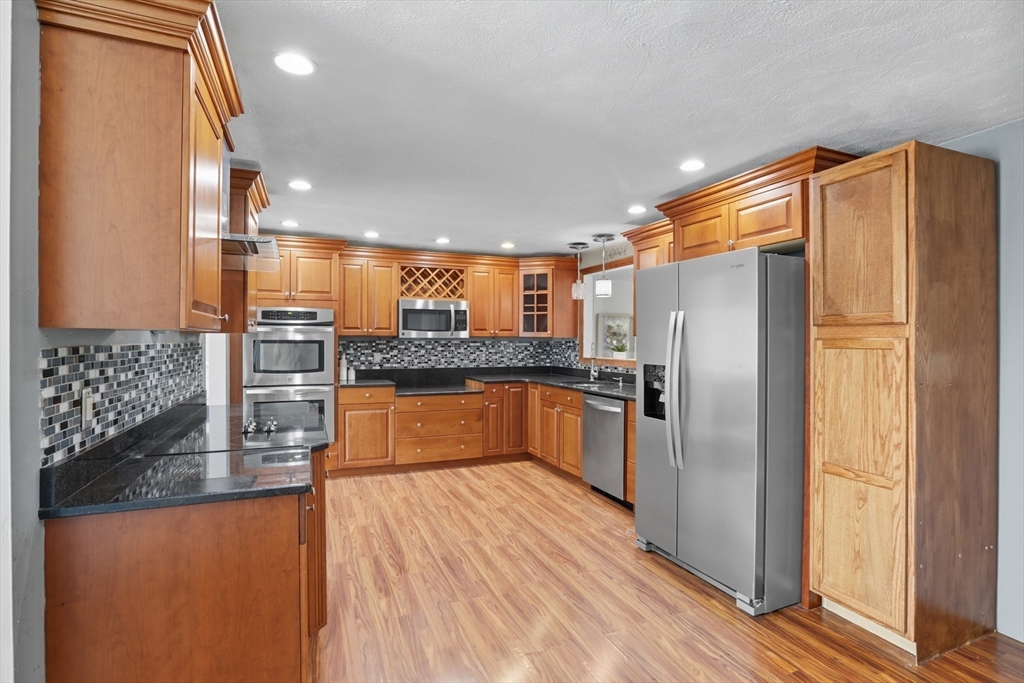 42 Fairmeadow Road Wilmington, MA 01887 - Photo 5 of 28 Gallery Image 5