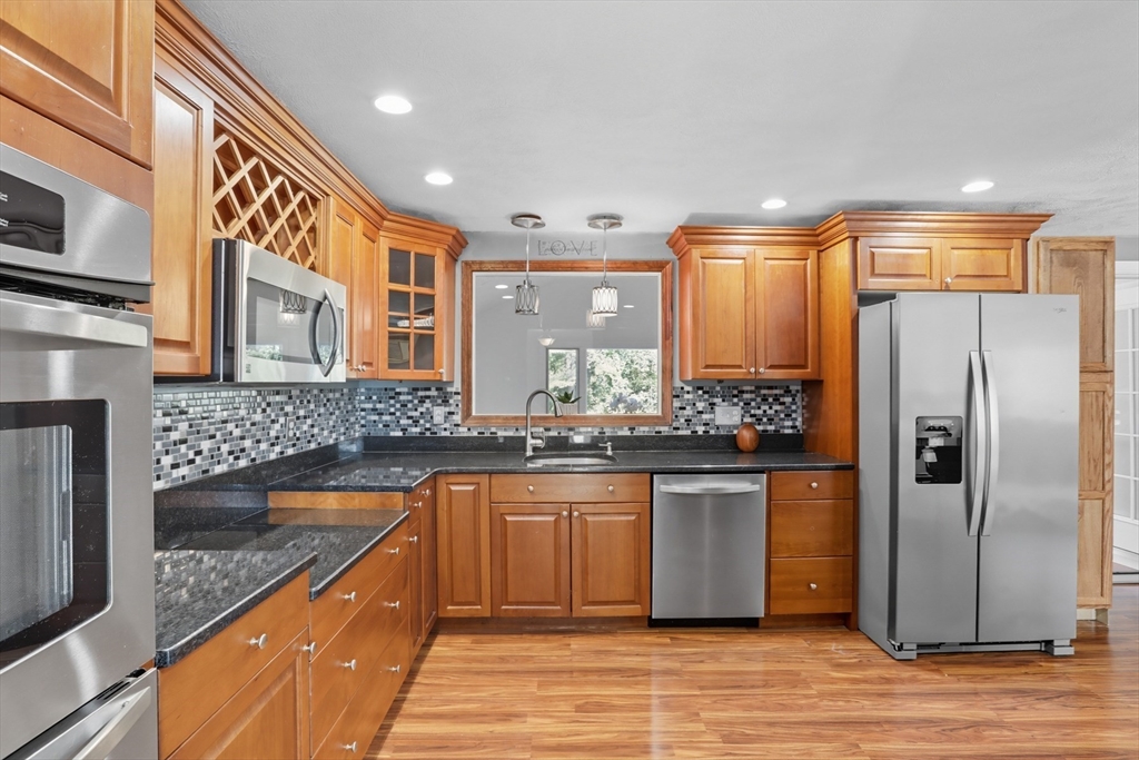 42 Fairmeadow Road Wilmington, MA 01887 - Photo 7 of 28 Gallery Image 7