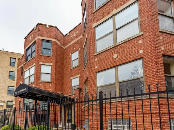 $2,250 | 2737 North Kimball Avenue, Unit 3, Chicago, IL 60647