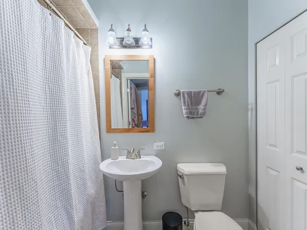 $2,250 | 2737 North Kimball Avenue, Unit 3, Chicago, IL 60647