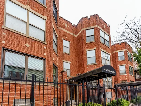 $2,250 | 2737 North Kimball Avenue, Unit 3, Chicago, IL 60647