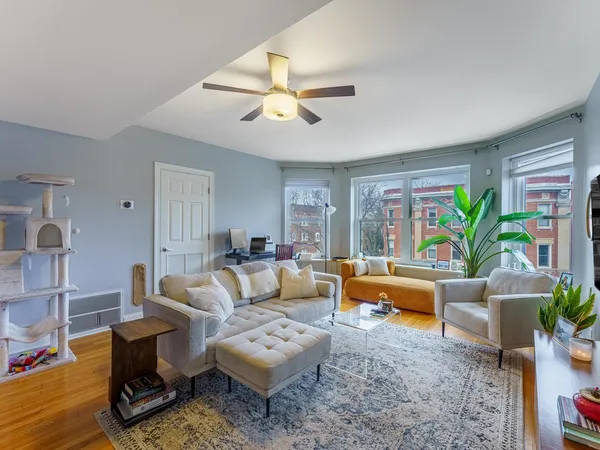 $2,250 | 2737 North Kimball Avenue, Unit 3, Chicago, IL 60647