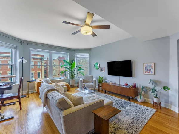 $2,250 | 2737 North Kimball Avenue, Unit 3, Chicago, IL 60647