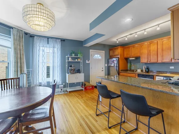 $2,250 | 2737 North Kimball Avenue, Unit 3, Chicago, IL 60647