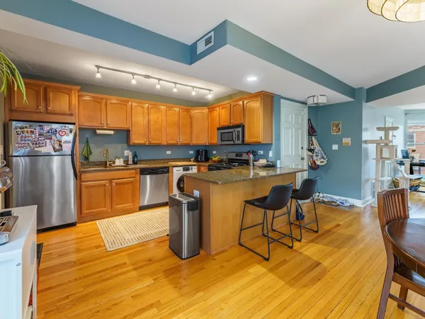 $2,250 | 2737 North Kimball Avenue, Unit 3, Chicago, IL 60647