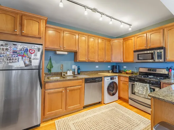 $2,250 | 2737 North Kimball Avenue, Unit 3, Chicago, IL 60647