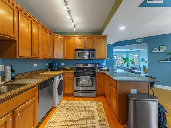 $2,250 | 2737 North Kimball Avenue, Unit 3, Chicago, IL 60647