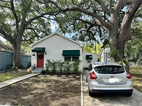 $1,995 | 310 21st Avenue South, St. Petersburg, FL 33705