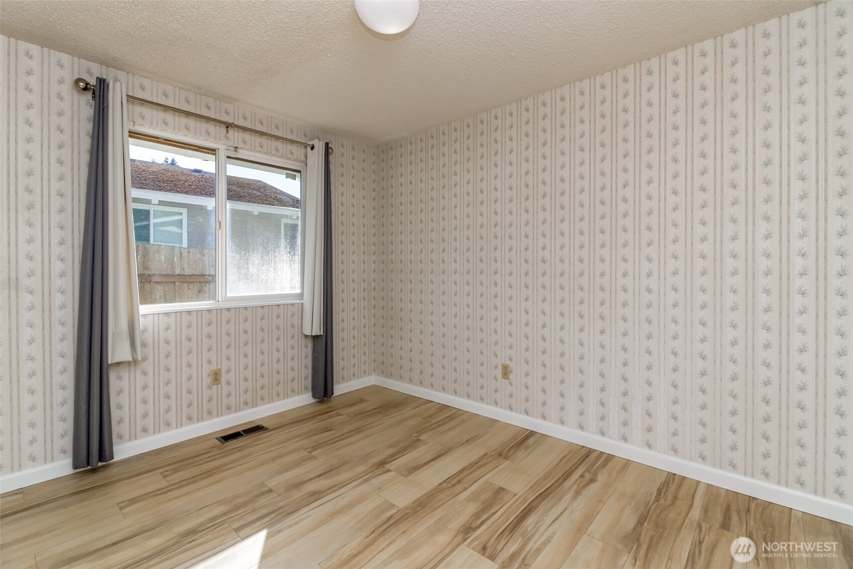 32622 39th Avenue Southwest Federal Way, WA 98023 - Photo 20 of 40 a view of empty room with wooden floor and fan