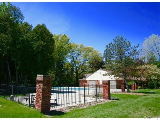 1402 Crescent Lane, Unit 330 Rochester Hills, MI 48306 - Photo 32 of 32