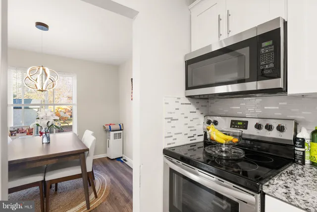 $2,500 | 9728 Kingsbridge Drive, Unit 302, Fairfax, VA 22031