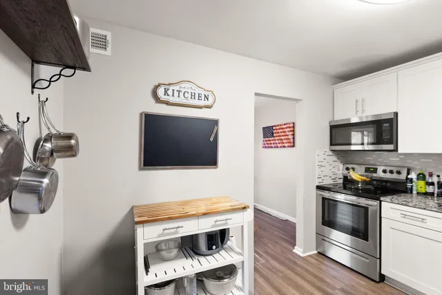 $2,500 | 9728 Kingsbridge Drive, Unit 302, Fairfax, VA 22031