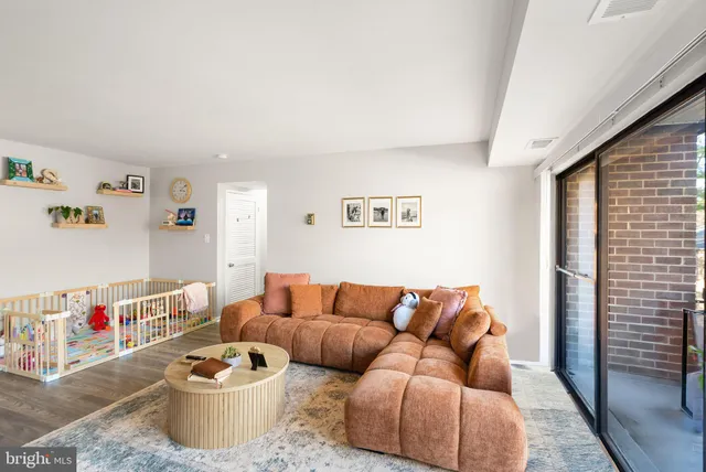 $2,500 | 9728 Kingsbridge Drive, Unit 302, Fairfax, VA 22031