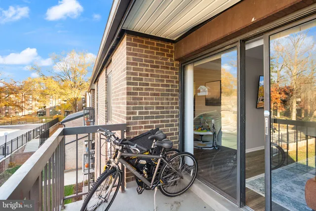 $2,500 | 9728 Kingsbridge Drive, Unit 302, Fairfax, VA 22031