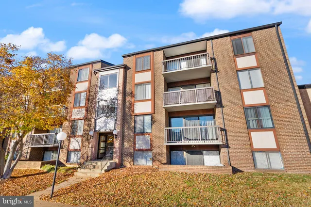 $2,500 | 9728 Kingsbridge Drive, Unit 302, Fairfax, VA 22031