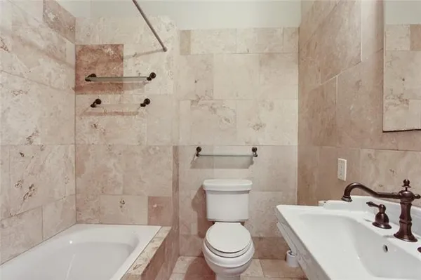 $9,177,000 | 313 Exchange Place, New Orleans, LA 70130