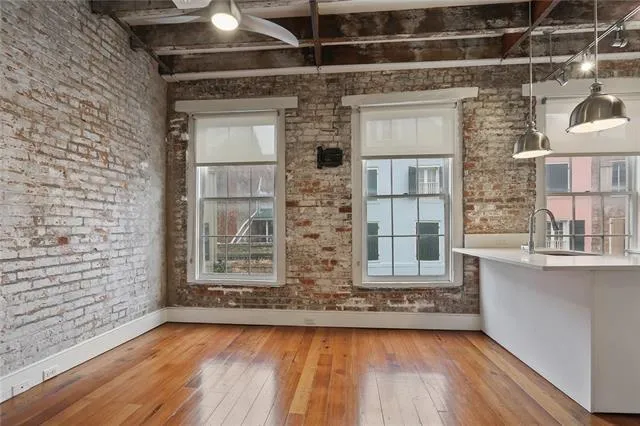 $9,660,000 | 313 Exchange Place, New Orleans, LA 70130