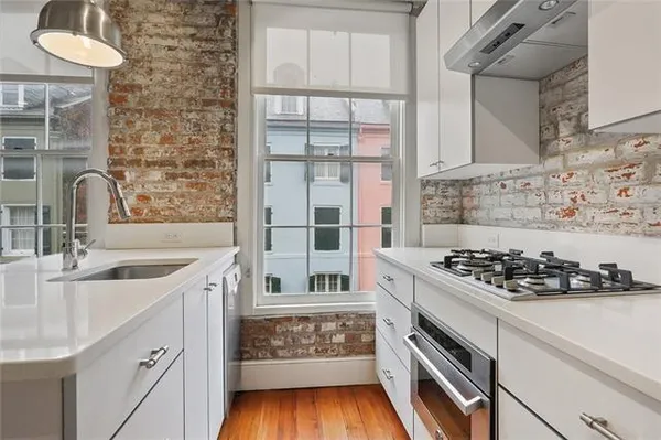 $9,177,000 | 313 Exchange Place, New Orleans, LA 70130