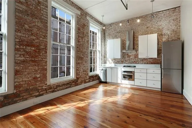 $9,660,000 | 313 Exchange Place, New Orleans, LA 70130