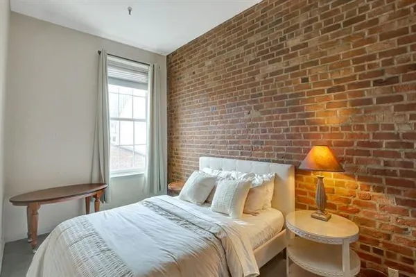 $9,177,000 | 313 Exchange Place, New Orleans, LA 70130