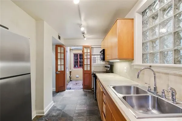 $9,177,000 | 313 Exchange Place, New Orleans, LA 70130